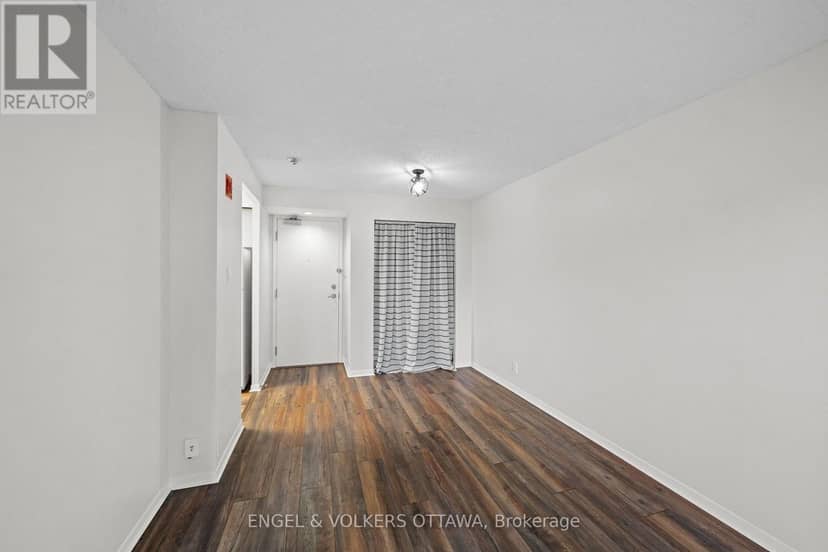 318 - 45 Holland Avenue — photo 12 of 40