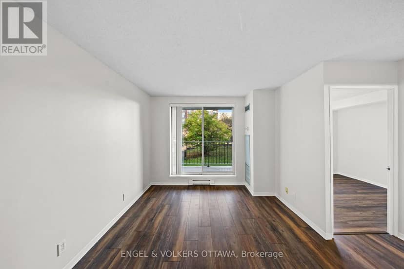318 - 45 Holland Avenue — photo 13 of 40