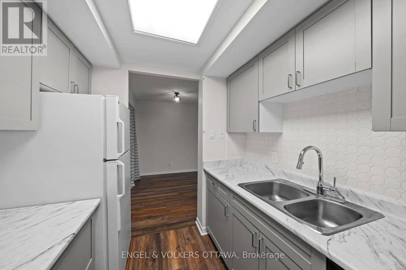 318 - 45 Holland Avenue — photo 19 of 40