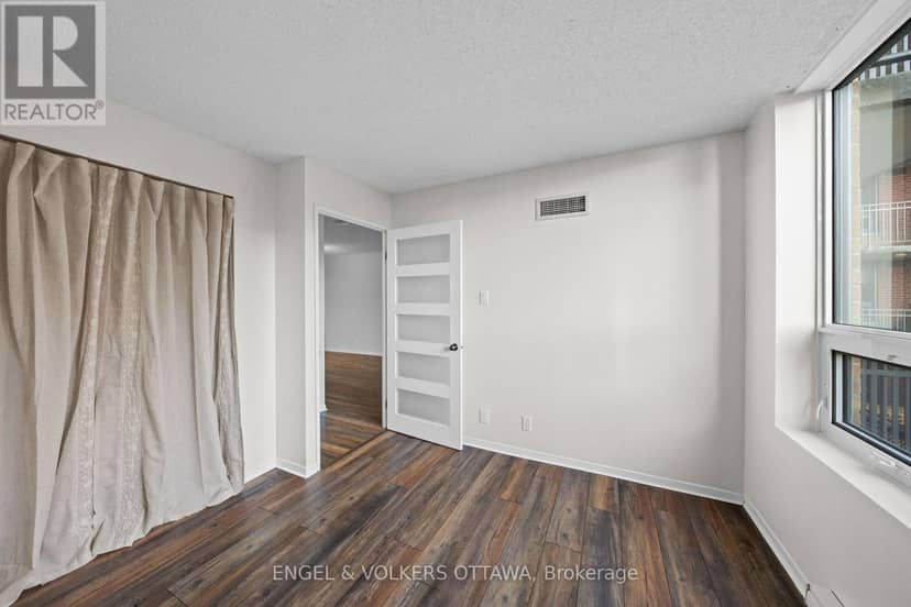 318 - 45 Holland Avenue — photo 24 of 40
