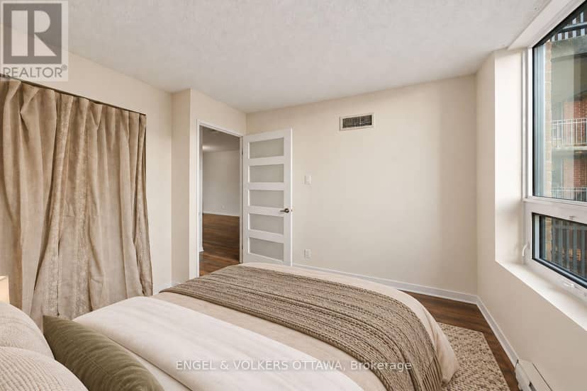 318 - 45 Holland Avenue — photo 25 of 40