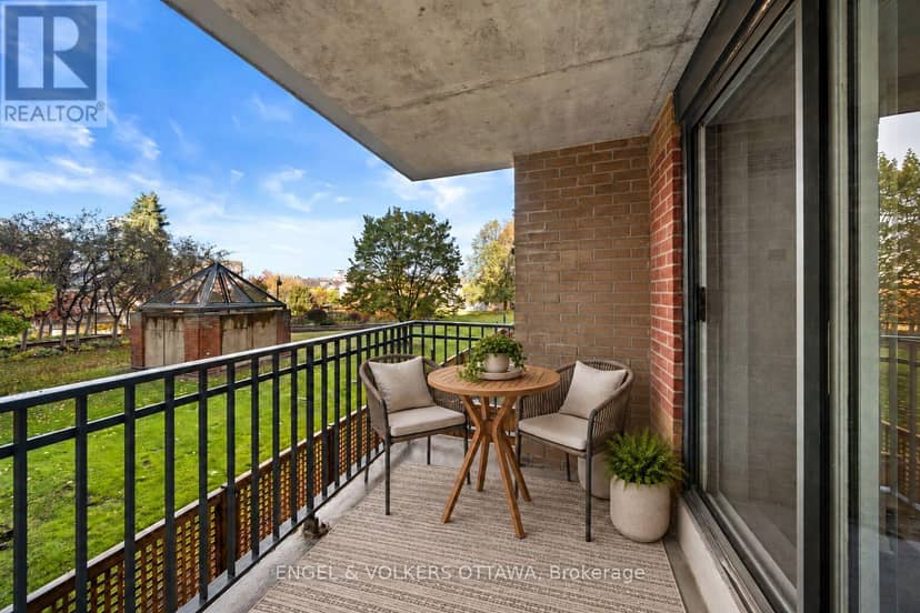 318 - 45 Holland Avenue — photo 29 of 40