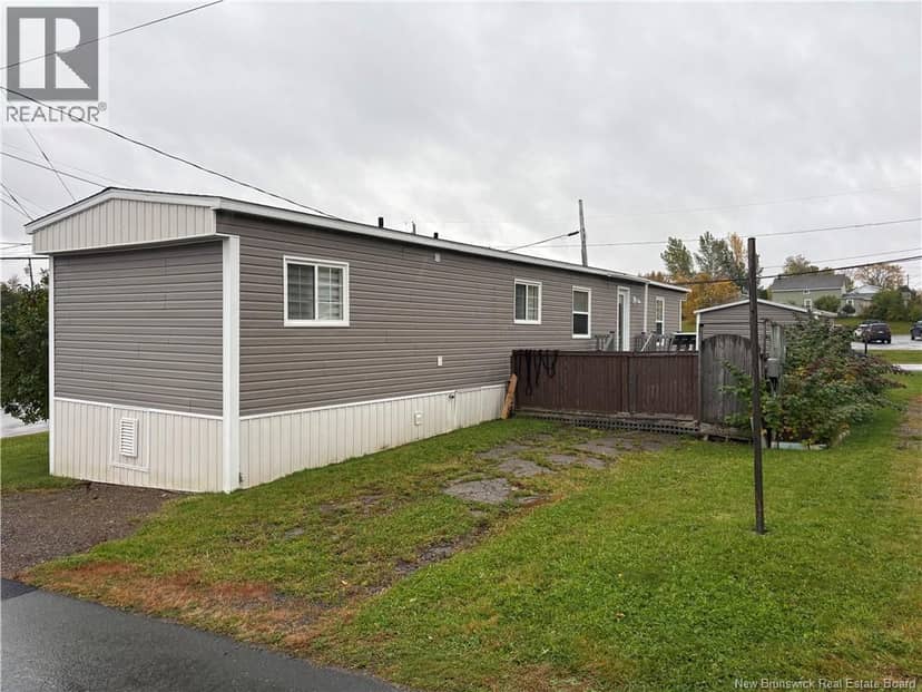 610 College Street, Bathurst, photo 2
