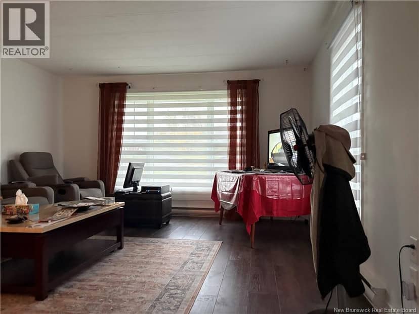 610 College Street, Bathurst, photo 3