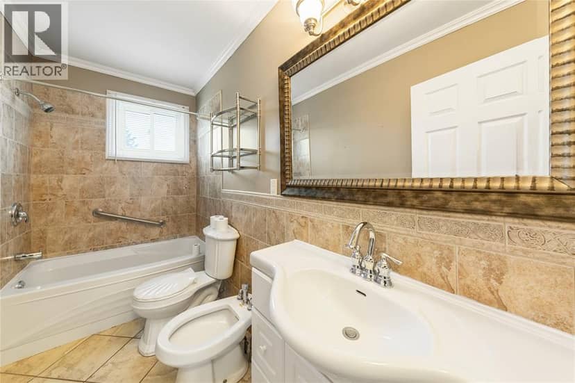 748 Alexander STREET — photo 16 of 25
