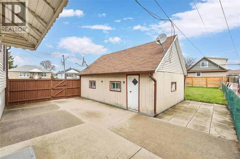 748 Alexander STREET — photo 8 of 25