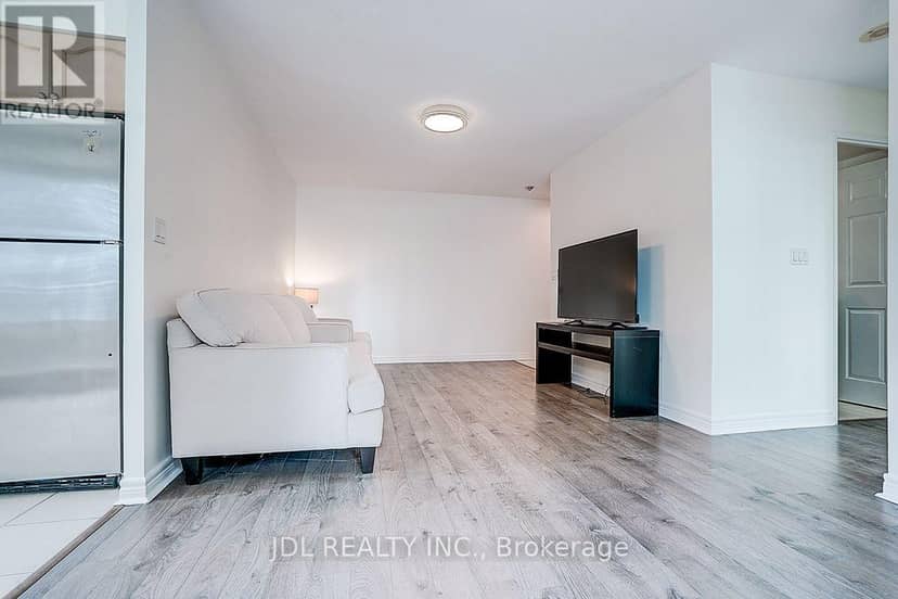 1202 - 23 Hollywood Avenue — photo 10 of 32