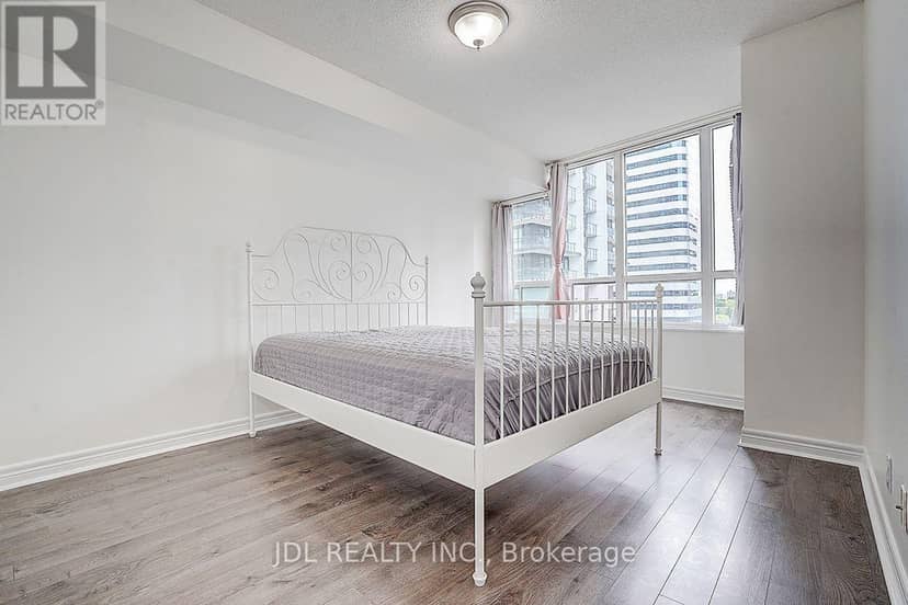 1202 - 23 Hollywood Avenue — photo 22 of 32