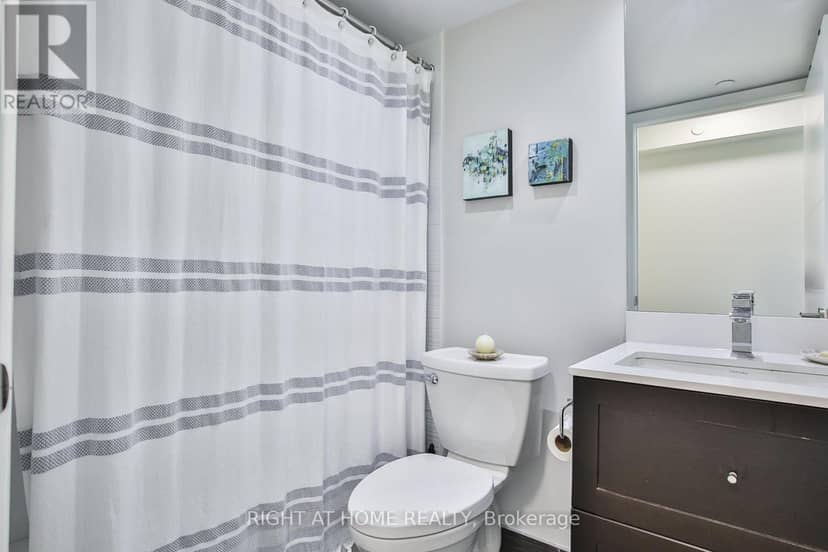 1623 - 525 Adelaide Street W — photo 18 of 35