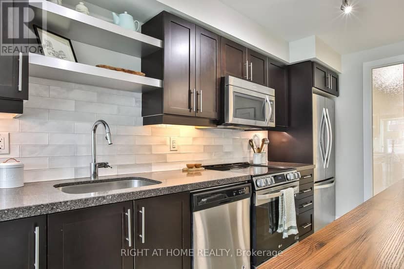 1623 - 525 Adelaide Street W — photo 7 of 35