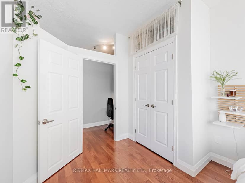 1102 - 39 Parliament Street — photo 11 of 27