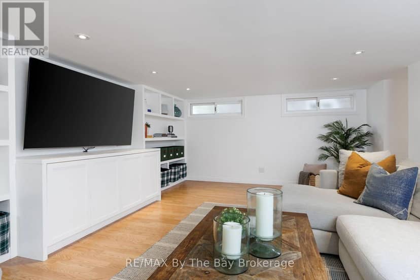 44 Rambert Crescent — photo 32 of 40