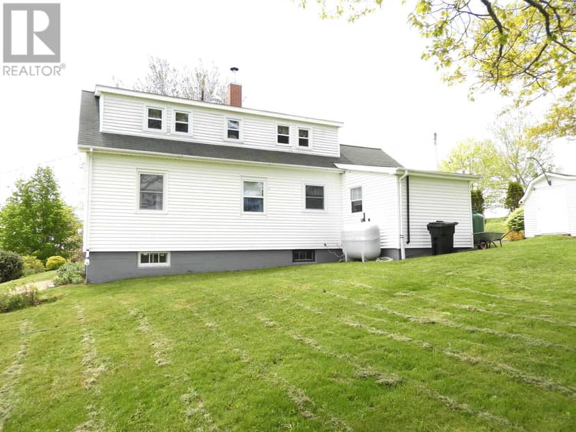 195 Lake Ramsay Road — photo 5 of 28