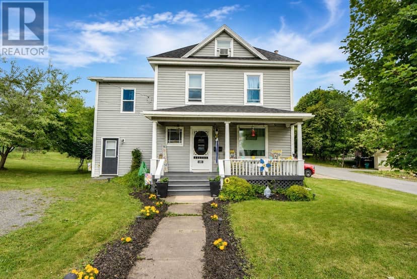 131 Maple Avenue — photo 1 of 40