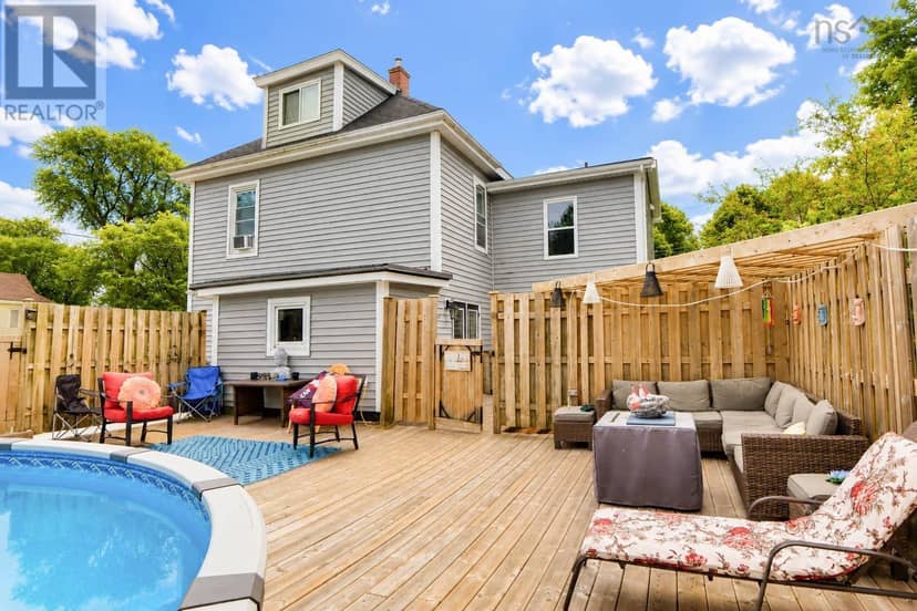 131 Maple Avenue — photo 8 of 40
