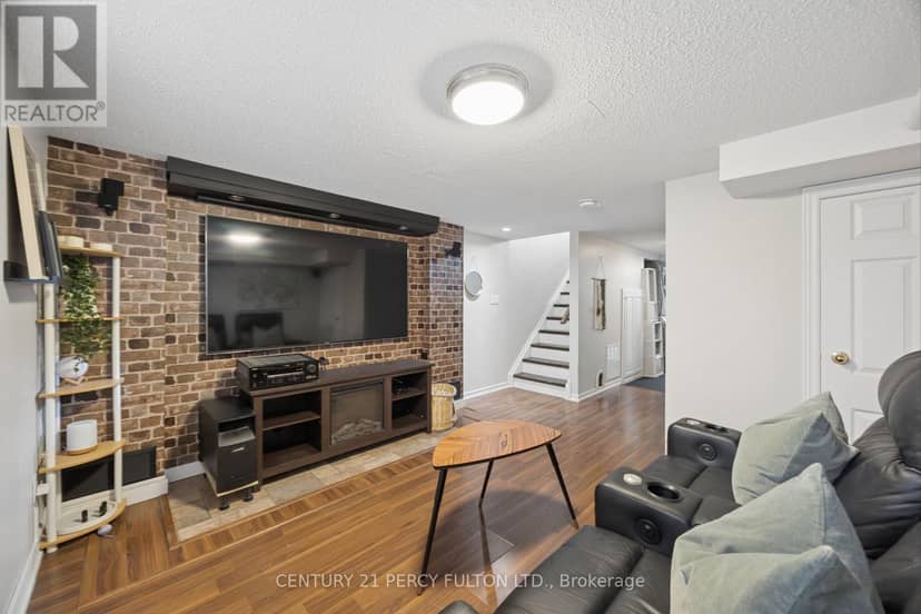 58B - 740 Kennedy Road — photo 17 of 25