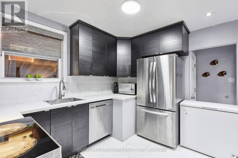 16 McCowan Road — photo 12 of 36