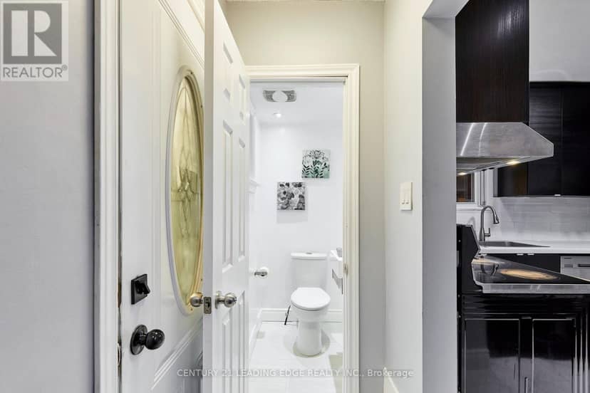 16 McCowan Road — photo 17 of 36