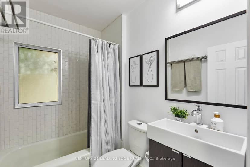 16 McCowan Road — photo 22 of 36