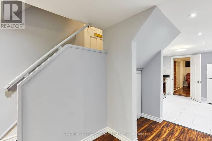 16 McCowan Road — photo 27 of 36