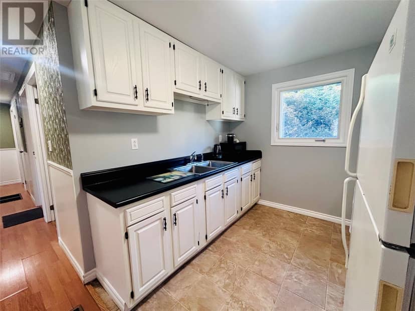 1586-1590 Main Road — photo 9 of 36