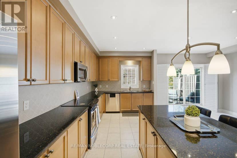 37 - 8900 Bathurst Street — photo 15 of 40