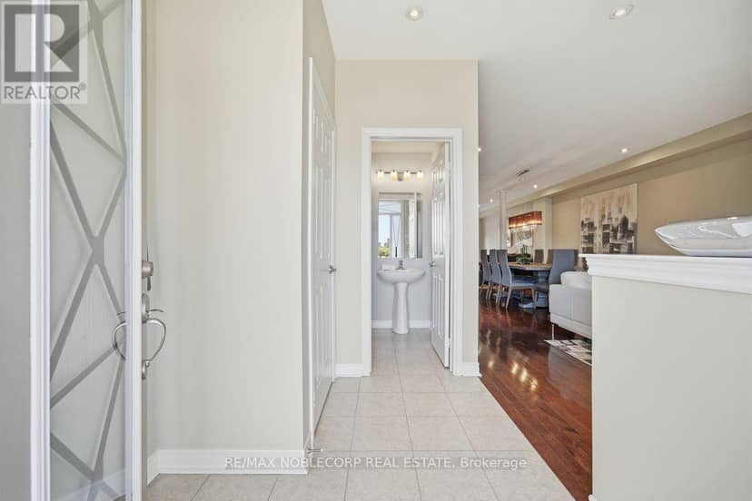 37 - 8900 Bathurst Street — photo 3 of 40