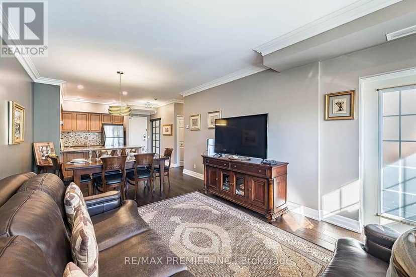 304 - 9451 Jane Street — photo 13 of 24