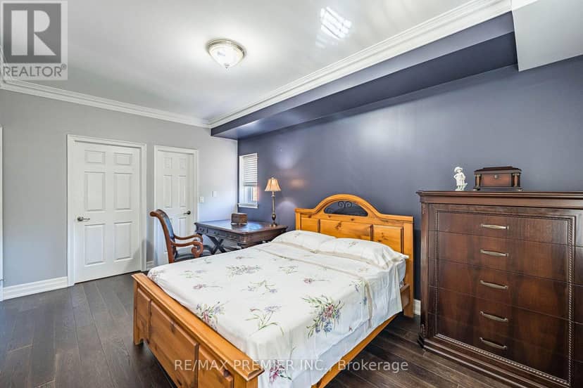 304 - 9451 Jane Street — photo 15 of 24