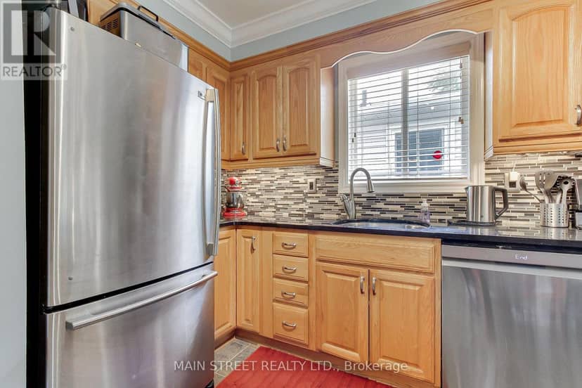 61 Hudson Crescent — photo 11 of 34