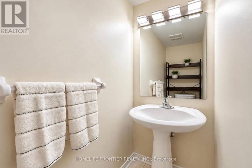 65 Maffey Crescent, Richmond Hill, photo 3