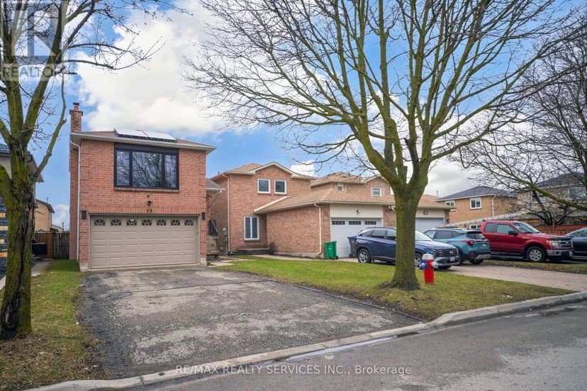 19 Wayne Nicol Drive, Brampton, photo 2