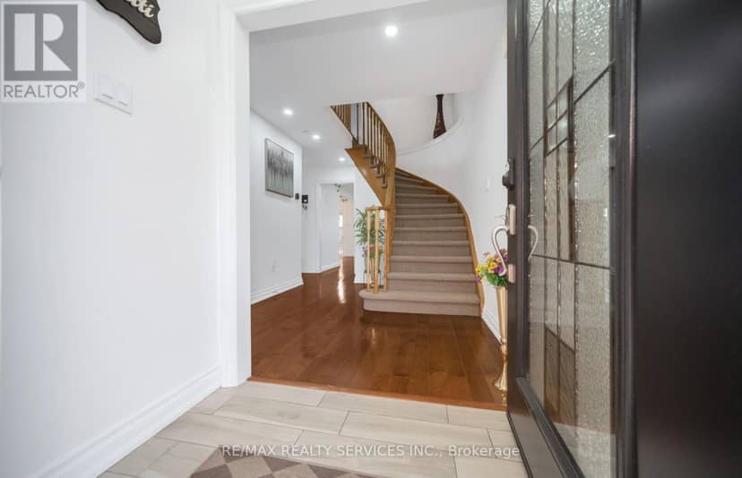 19 Wayne Nicol Drive, Brampton, photo 4