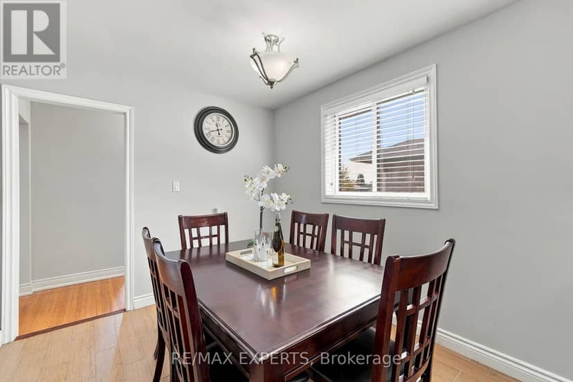 12 Paradelle Crescent — photo 12 of 40