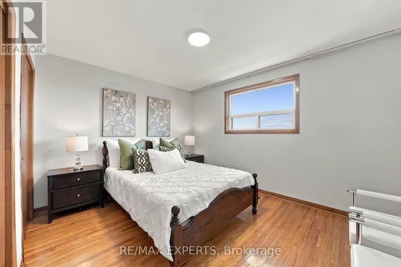 12 Paradelle Crescent — photo 15 of 40