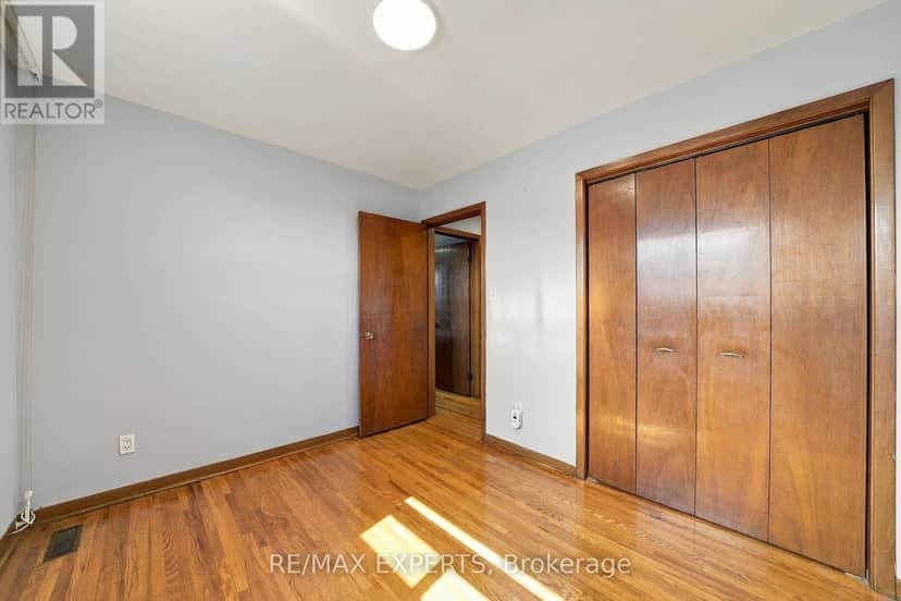 12 Paradelle Crescent — photo 19 of 40