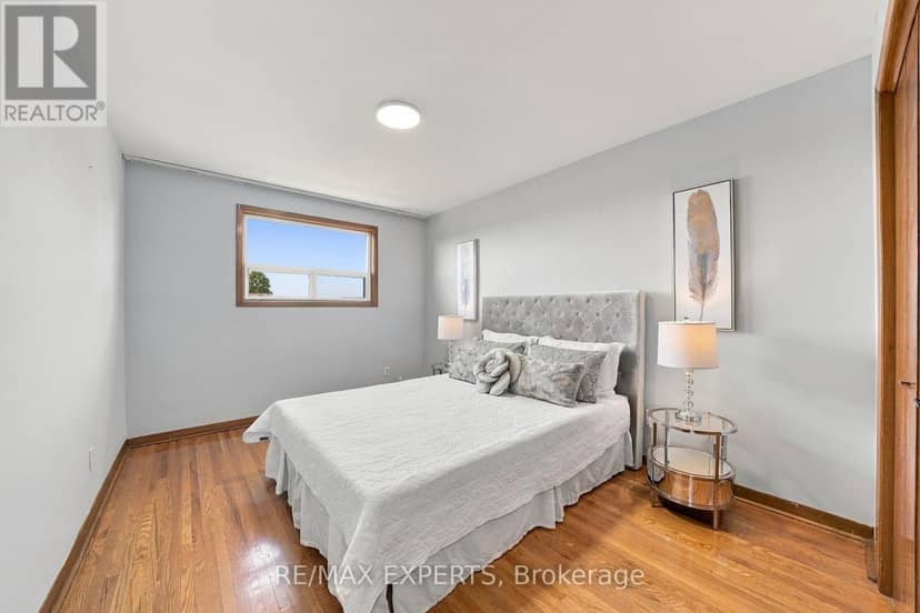 12 Paradelle Crescent — photo 20 of 40