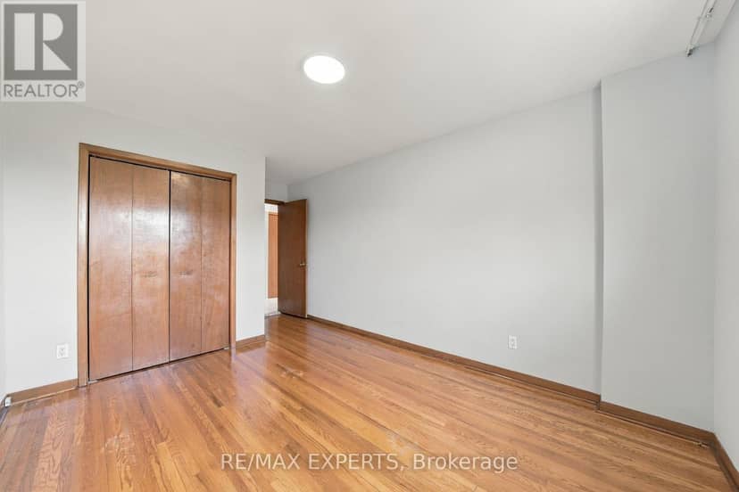 12 Paradelle Crescent — photo 28 of 40