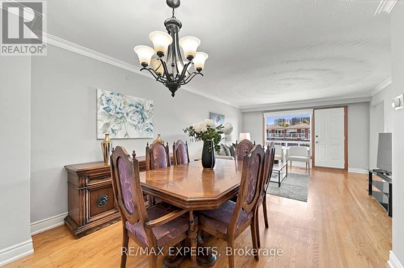 12 Paradelle Crescent — photo 9 of 40
