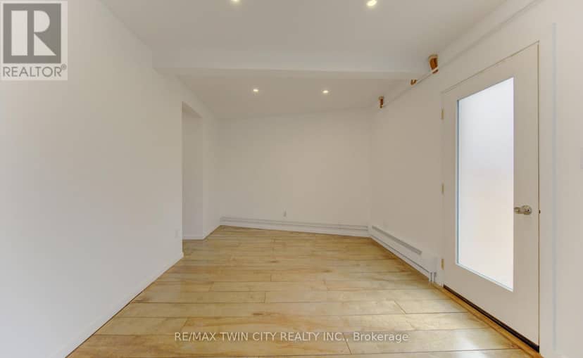 67 Louisa Street — photo 18 of 40