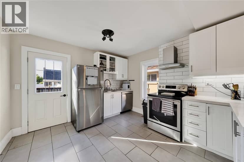 109 Sutton STREET — photo 10 of 19