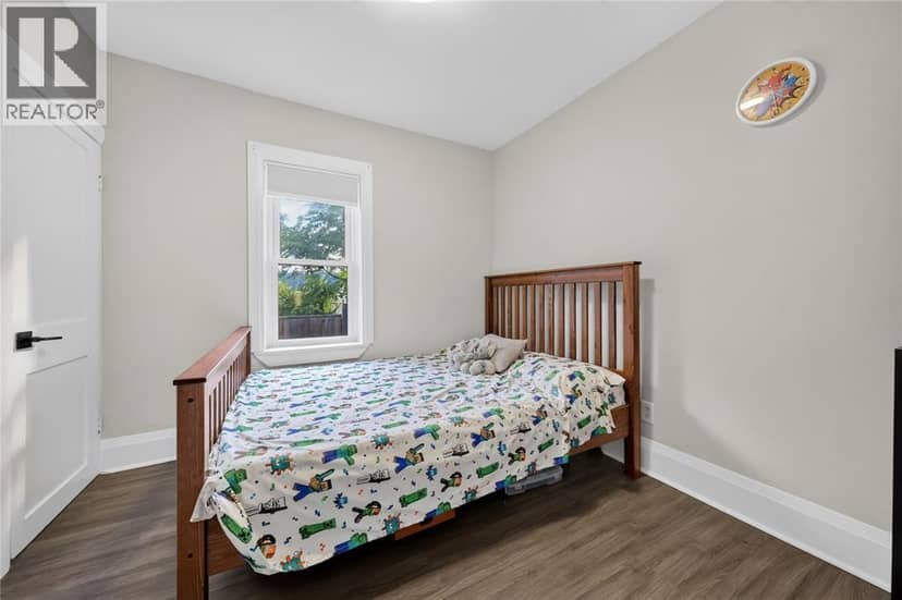 109 Sutton STREET — photo 12 of 19
