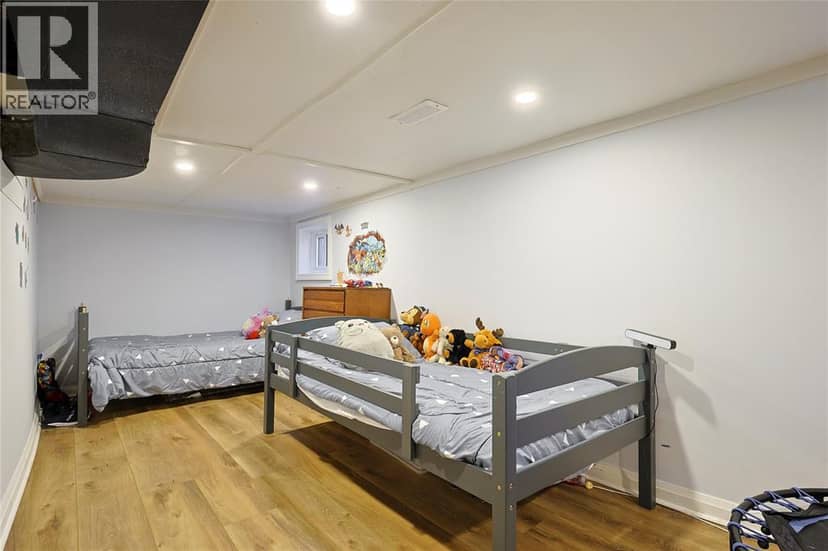 109 Sutton STREET — photo 17 of 19