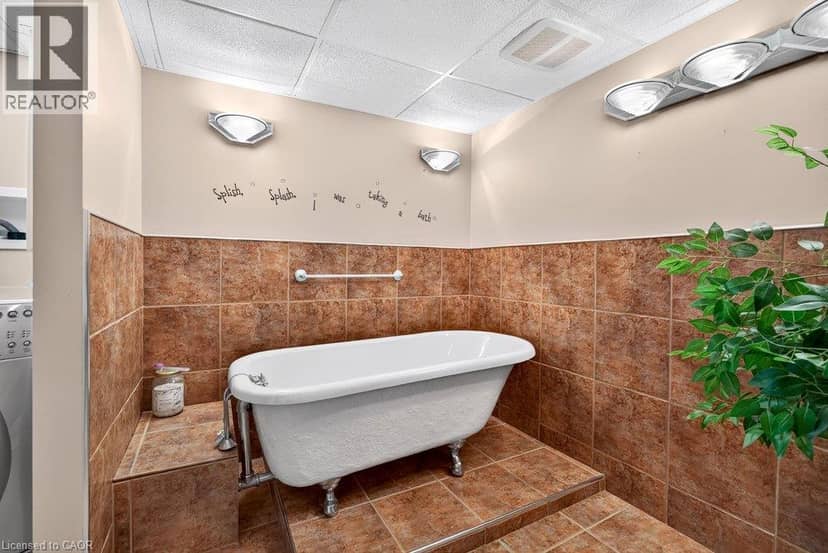 102 BIRCHLAWN Drive — photo 38 of 40