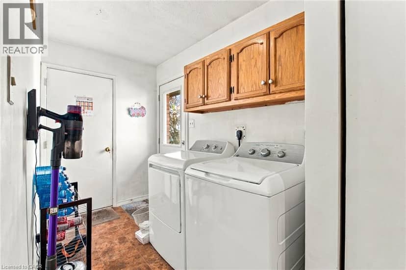 170 SUNSET Boulevard — photo 16 of 34