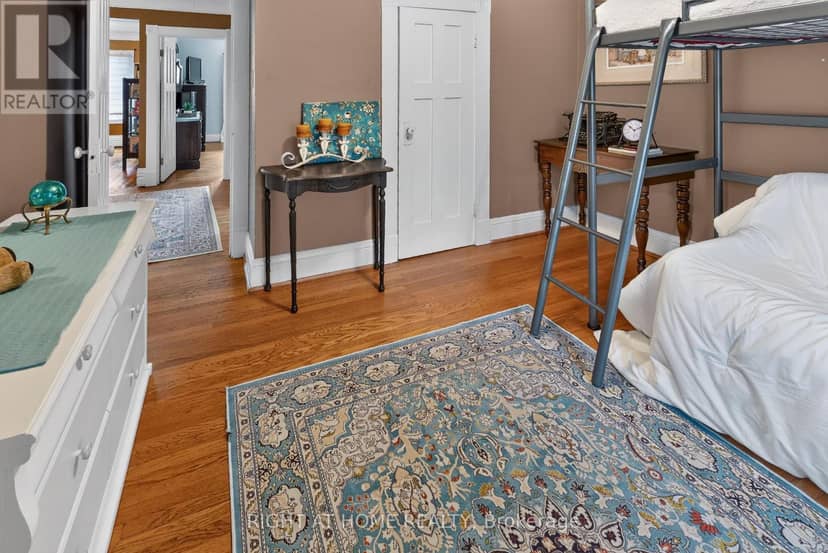 327 Wellington Street — photo 27 of 40