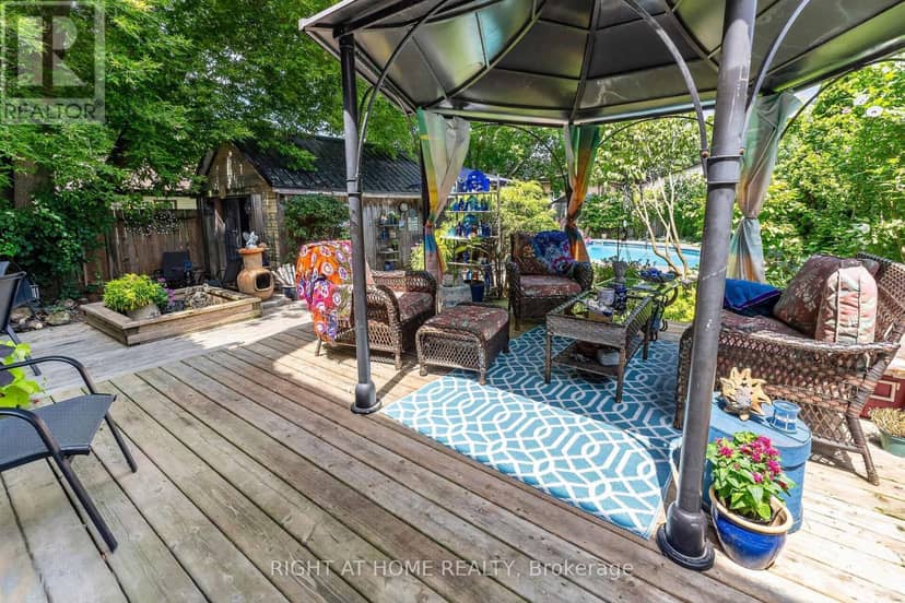 327 Wellington Street — photo 34 of 40