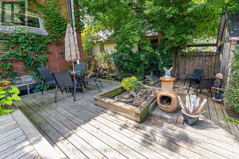327 Wellington Street — photo 35 of 40