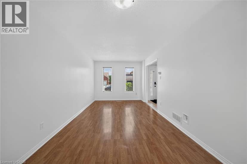 21 SPRINGGARDEN Crescent — photo 7 of 40