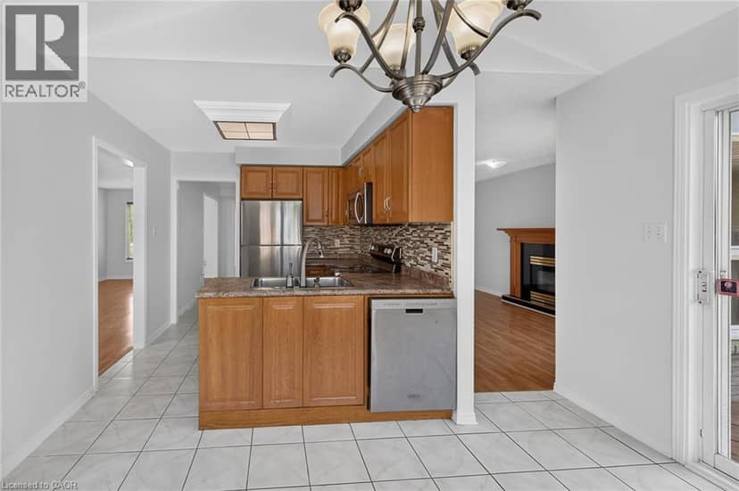 21 SPRINGGARDEN Crescent — photo 13 of 40